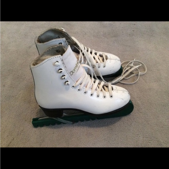 Dominion Canada Model 698 White Figure Skates Girls Youth Size: 1 EUC - Picture 2 of 4